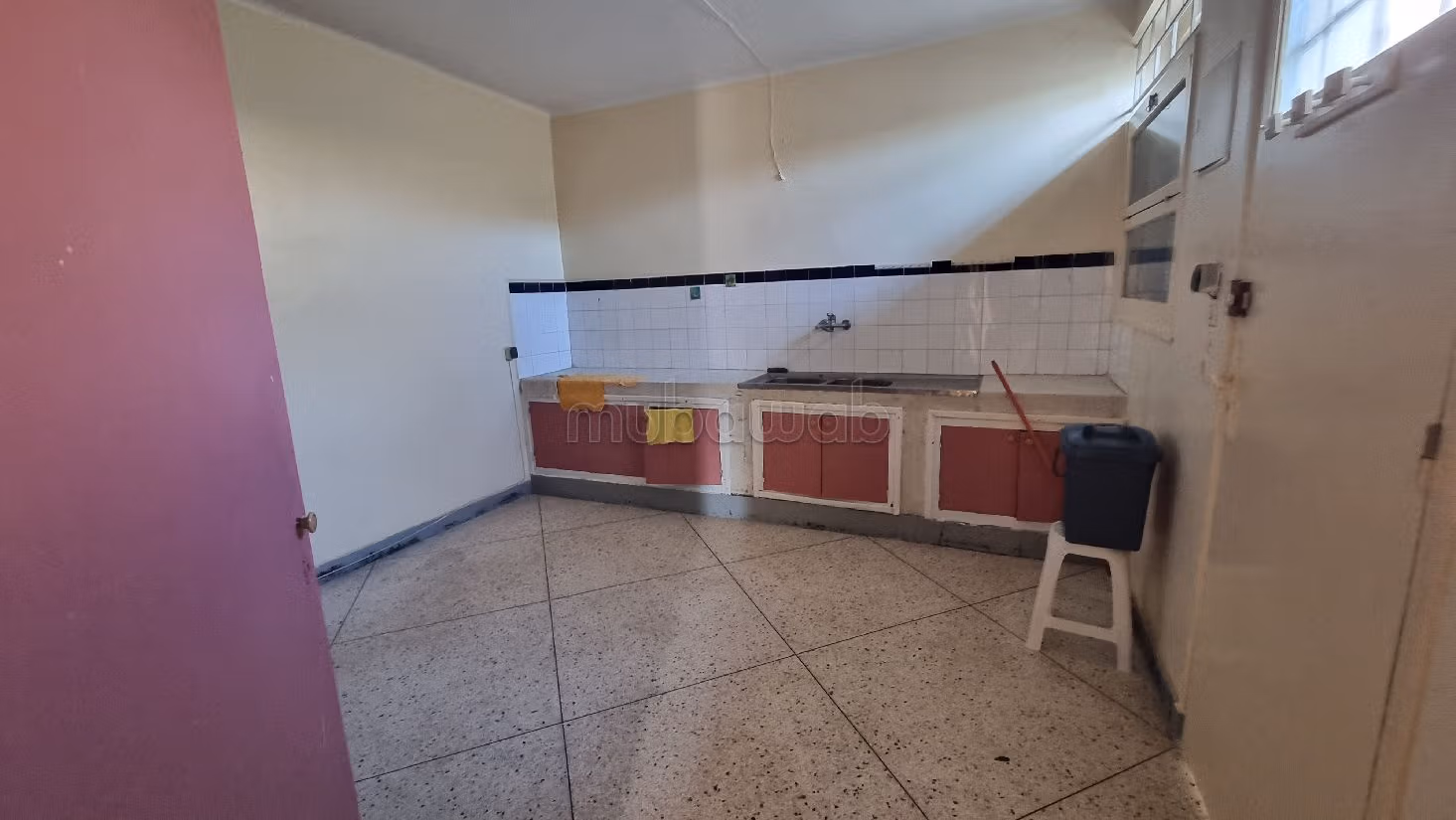 شقة للشراء ب هرهورة. 5 قطع. شرفة وحديقة.