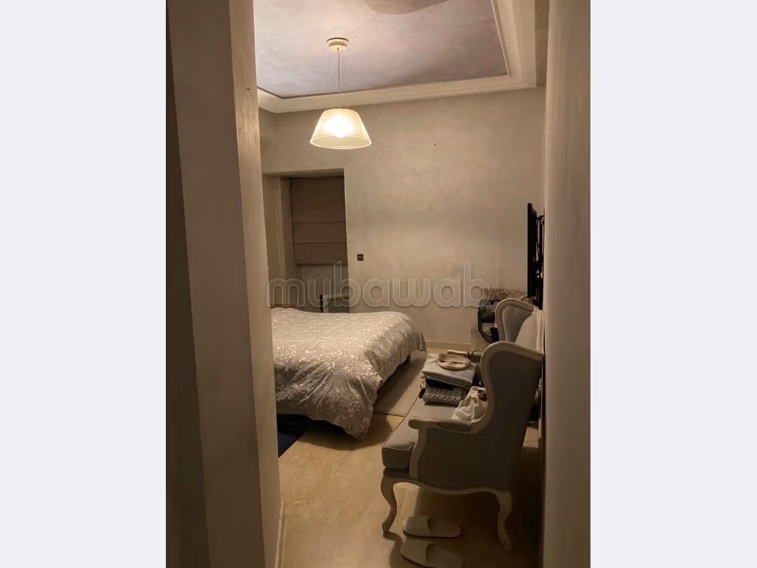 Rent an apartment in Palmier. 3 comfortable rooms. Furnishings. 