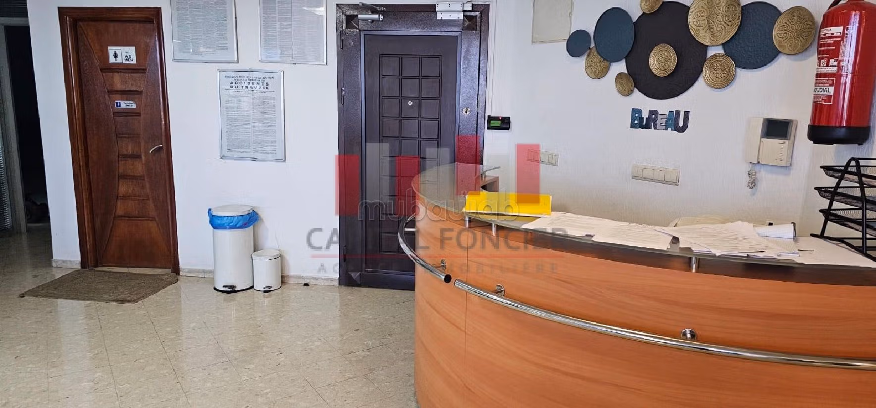 Offices for rent in Maârif. Small area 315 m². Lift and parking spaces