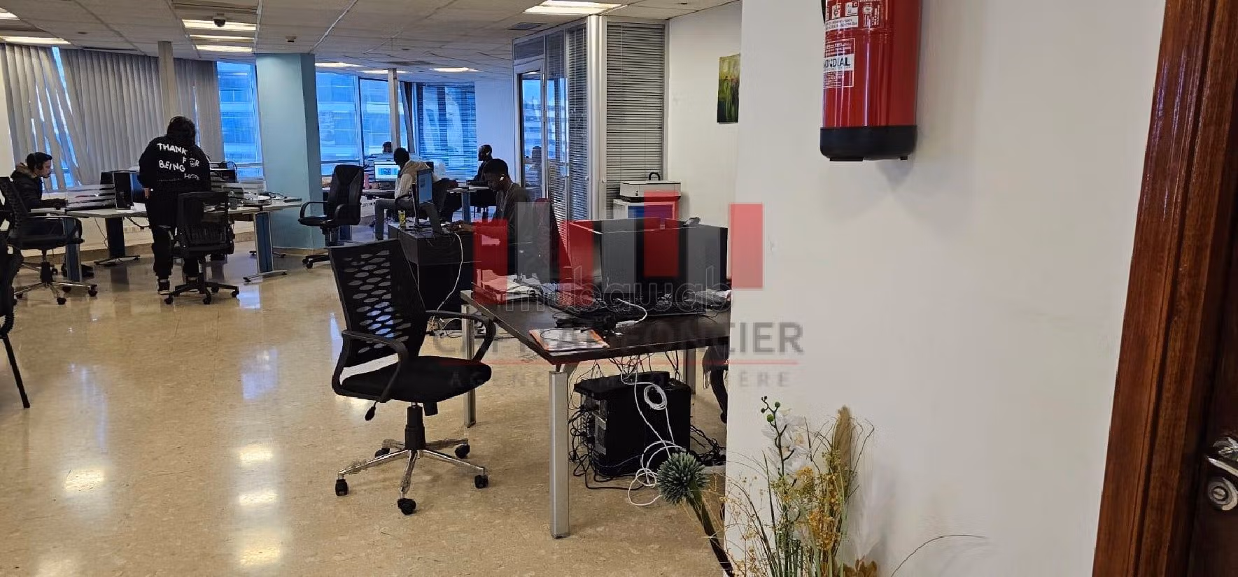 Offices for rent in Maârif. Small area 315 m². Lift and parking spaces