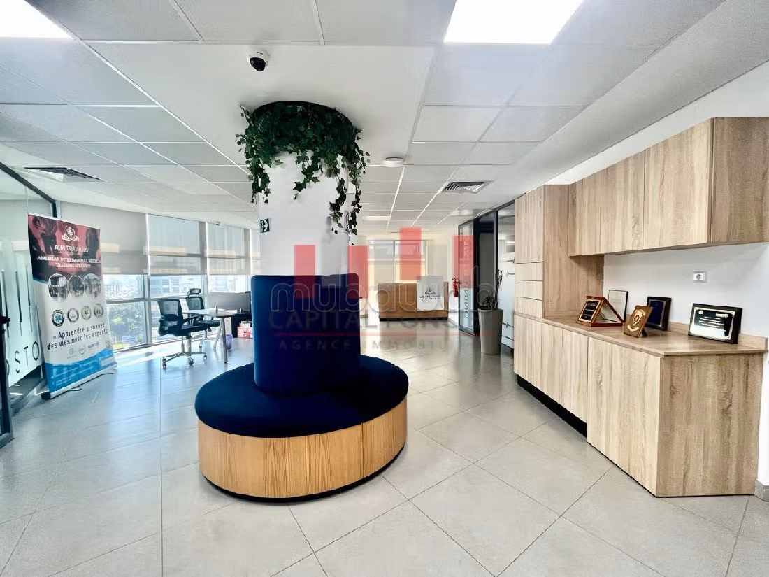 Offices for rent in Port. Small area 381 m². Garage and terrace