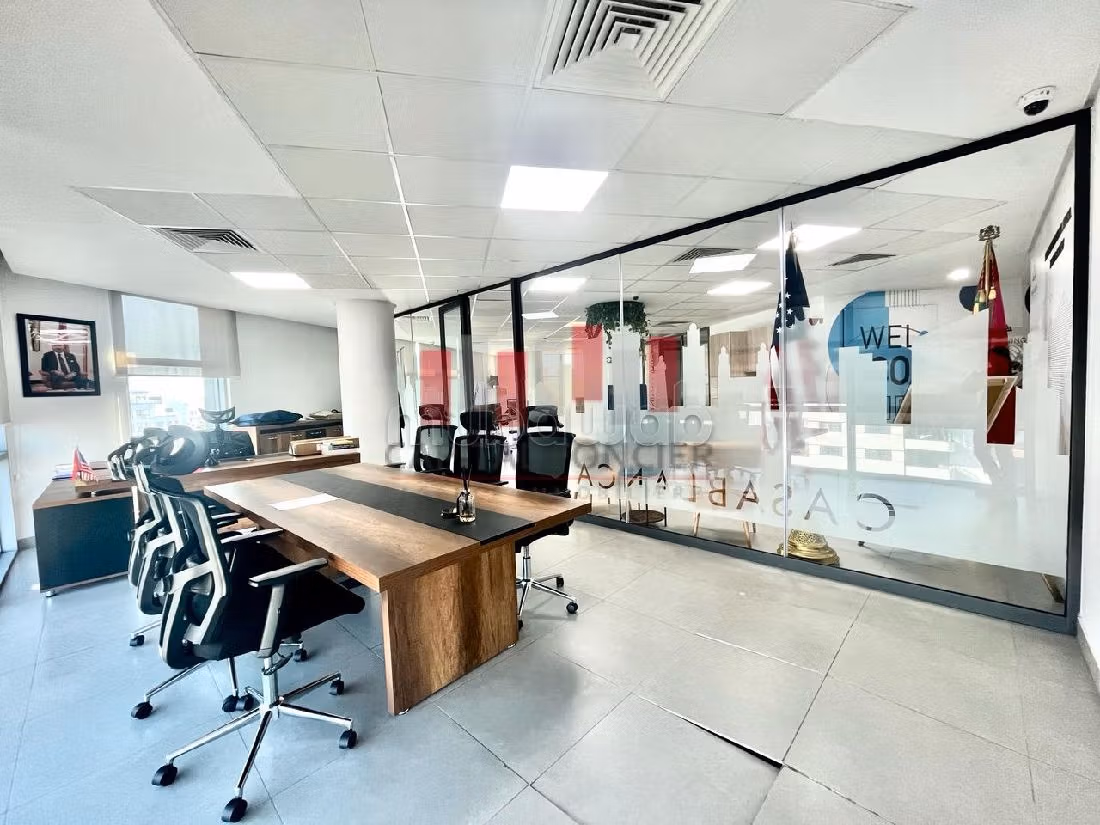 Offices for rent in Port. Small area 381 m². Garage and terrace