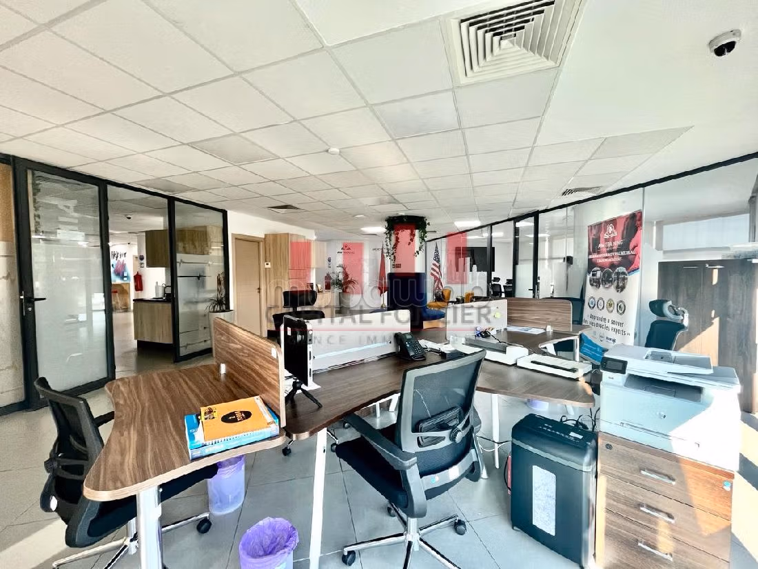 Offices for rent in Port. Small area 381 m². Garage and terrace