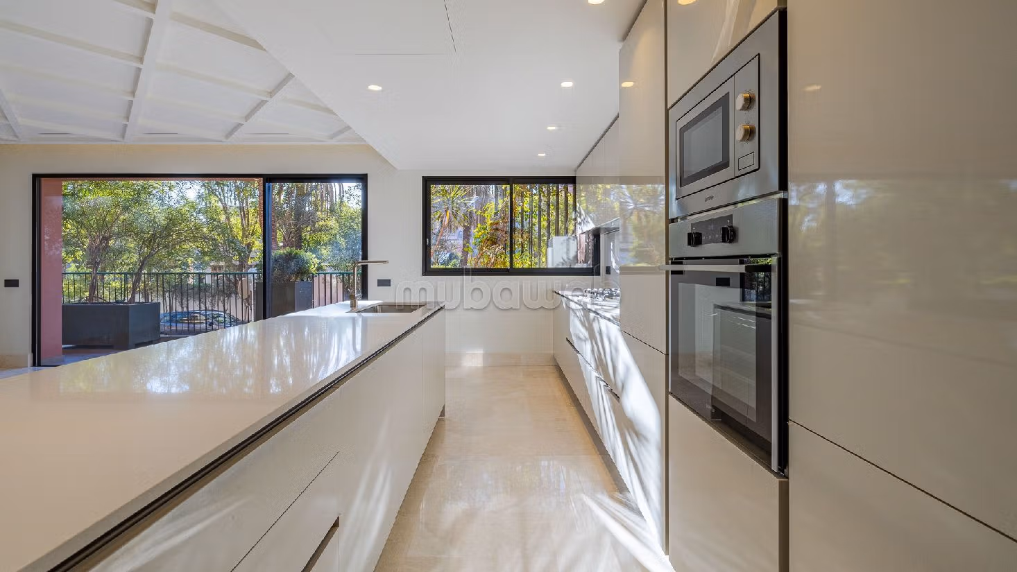 Apartment for rent in Hivernage. 2 rooms. Lift and terrace. 