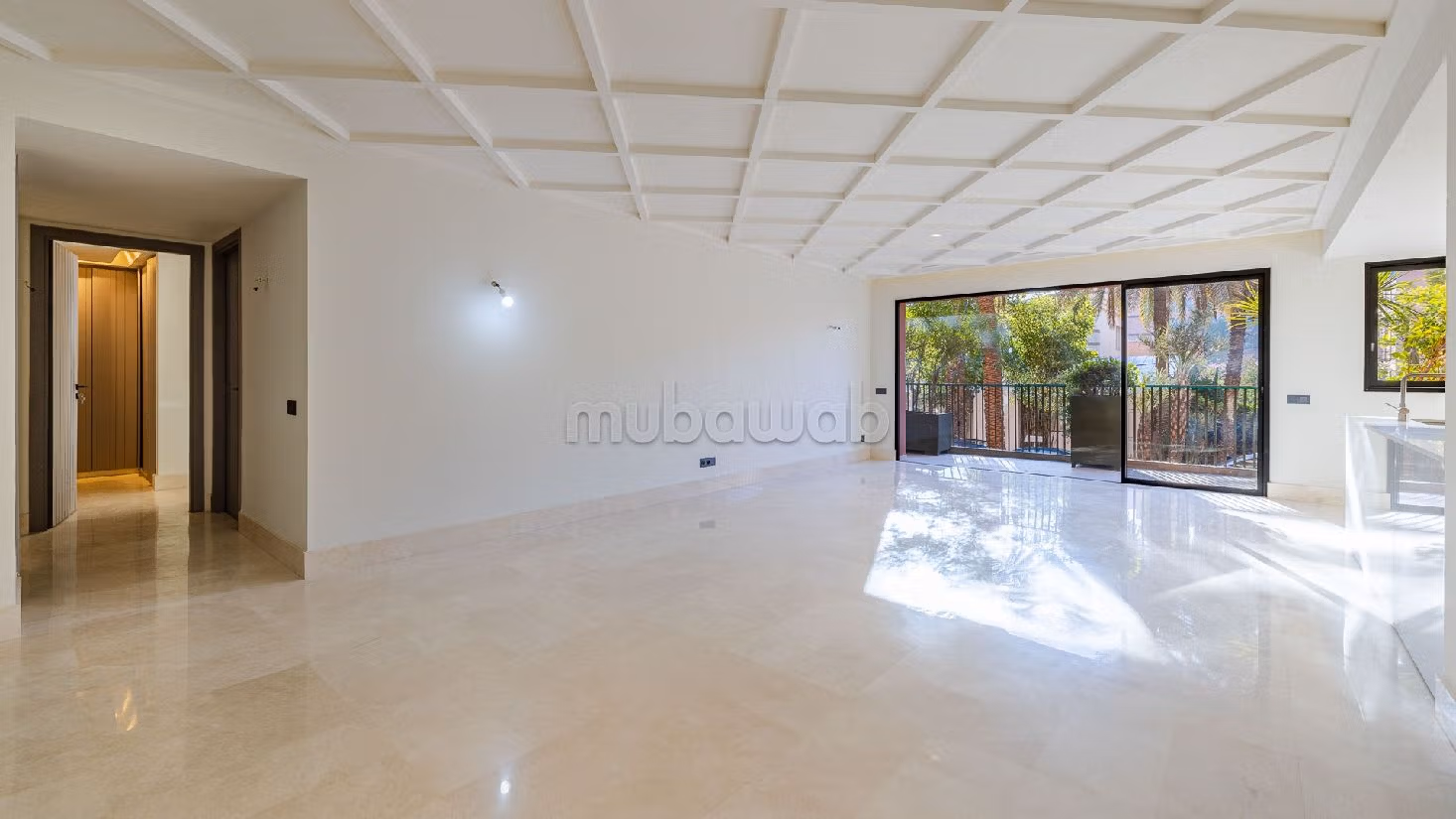 Apartment for rent in Hivernage. 2 rooms. Lift and terrace. 