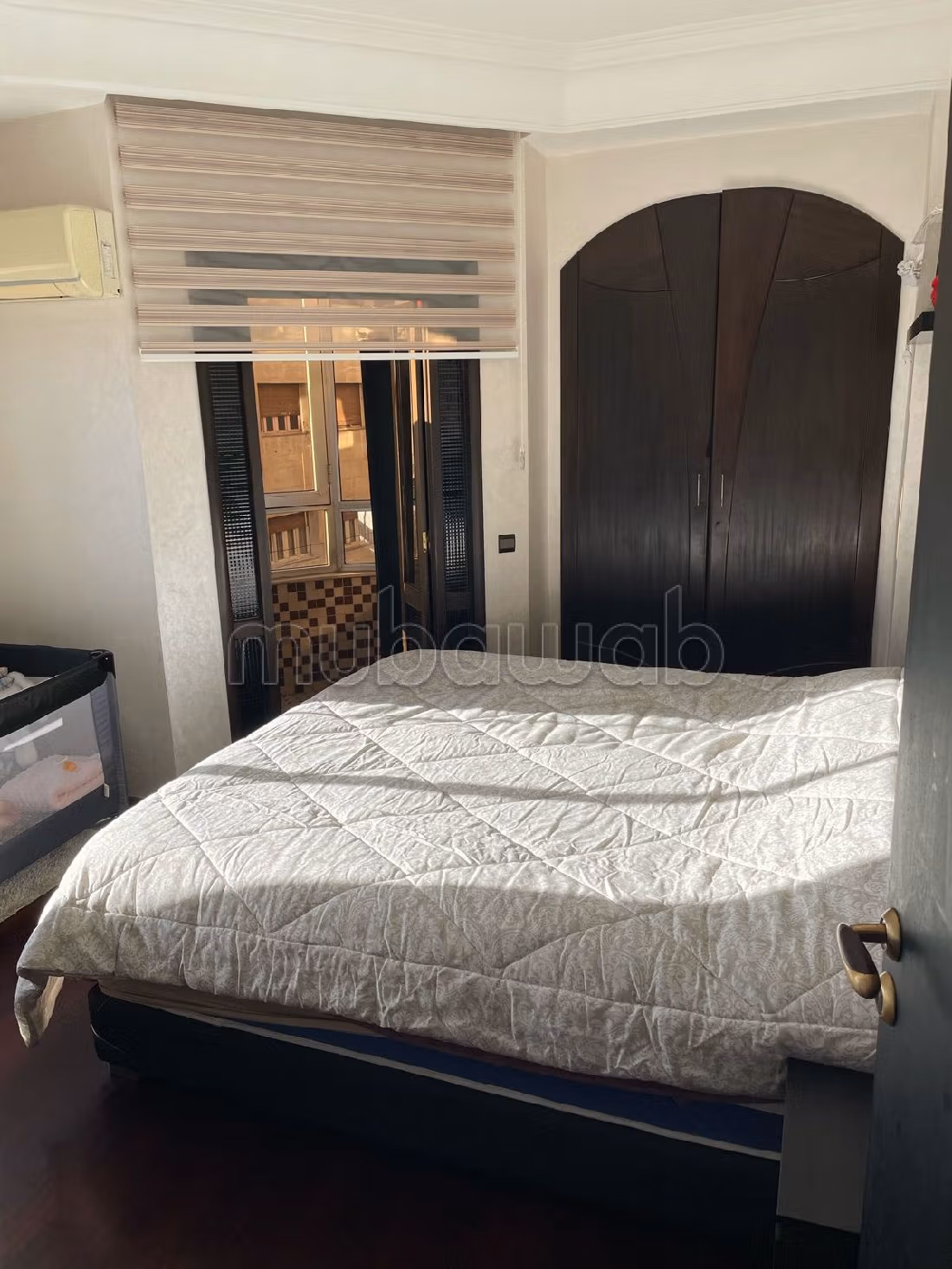 شقة للبيع ب الصخور السوداء. 3 قطع كبيرة. مطبخ مجهز جيدا. 