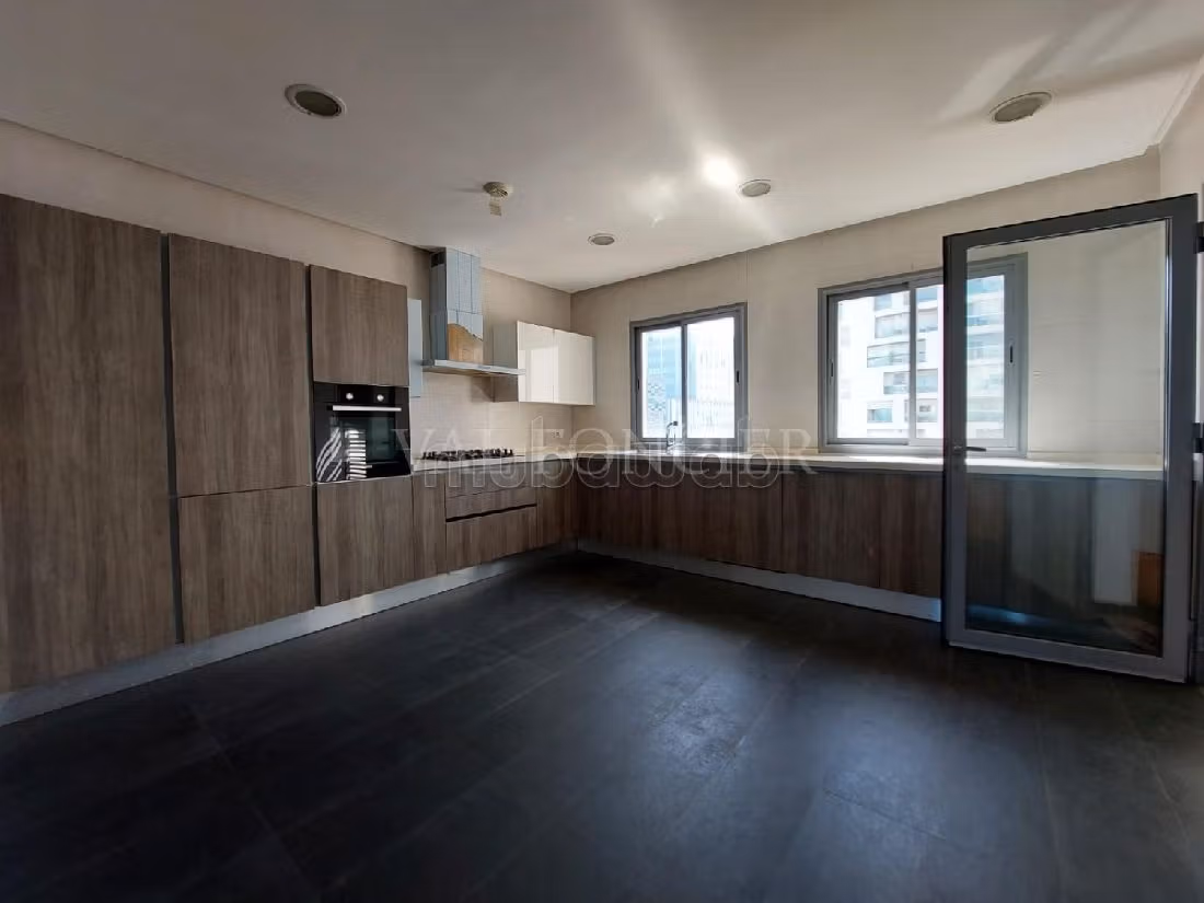 Flat for rent in Ain Diab. 3 beautiful rooms. Parking spaces and terrace