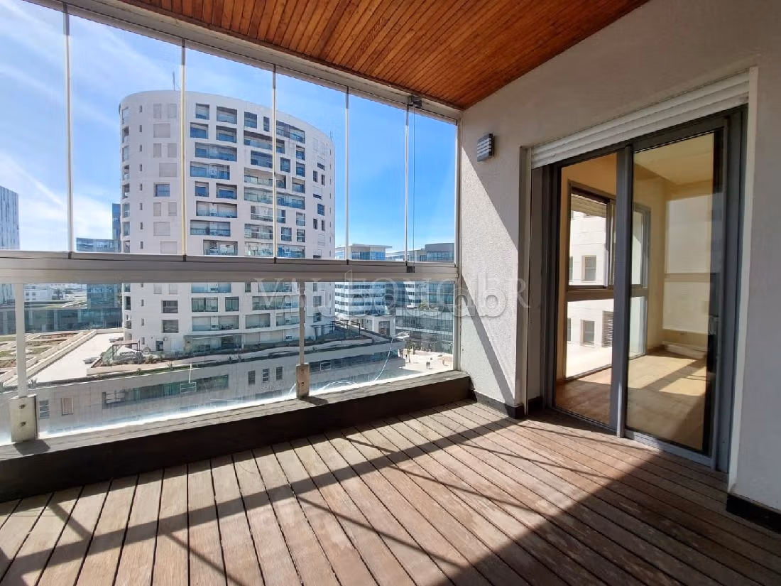 Flat for rent in Ain Diab. 3 beautiful rooms. Parking spaces and terrace