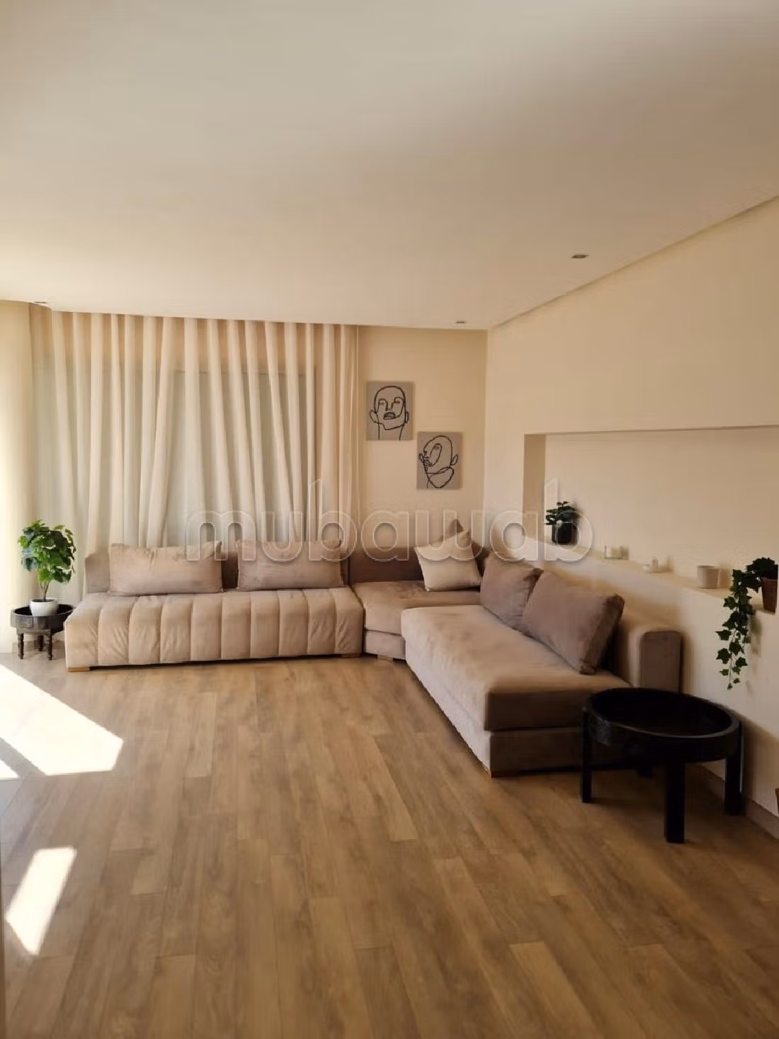 Appartementen om te huren. Totale oppervlakte 149 m². 