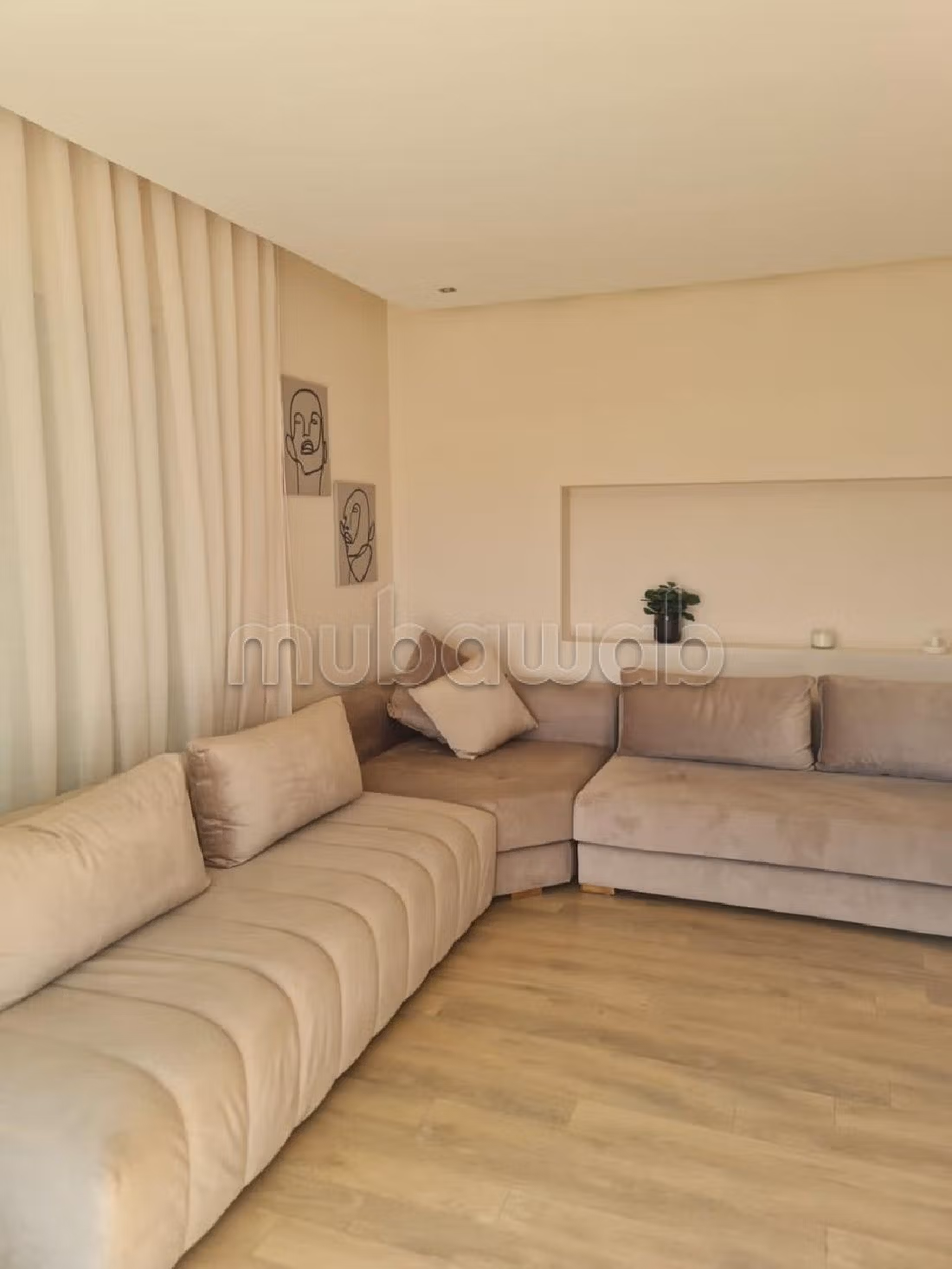 Appartementen om te huren. Totale oppervlakte 149 m². 