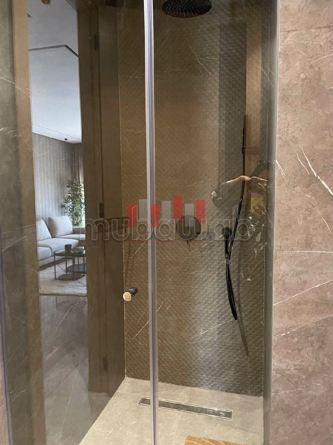 Rent this apartment in Anfa Supérieur. 1 lovely room. With Lift, Carpark