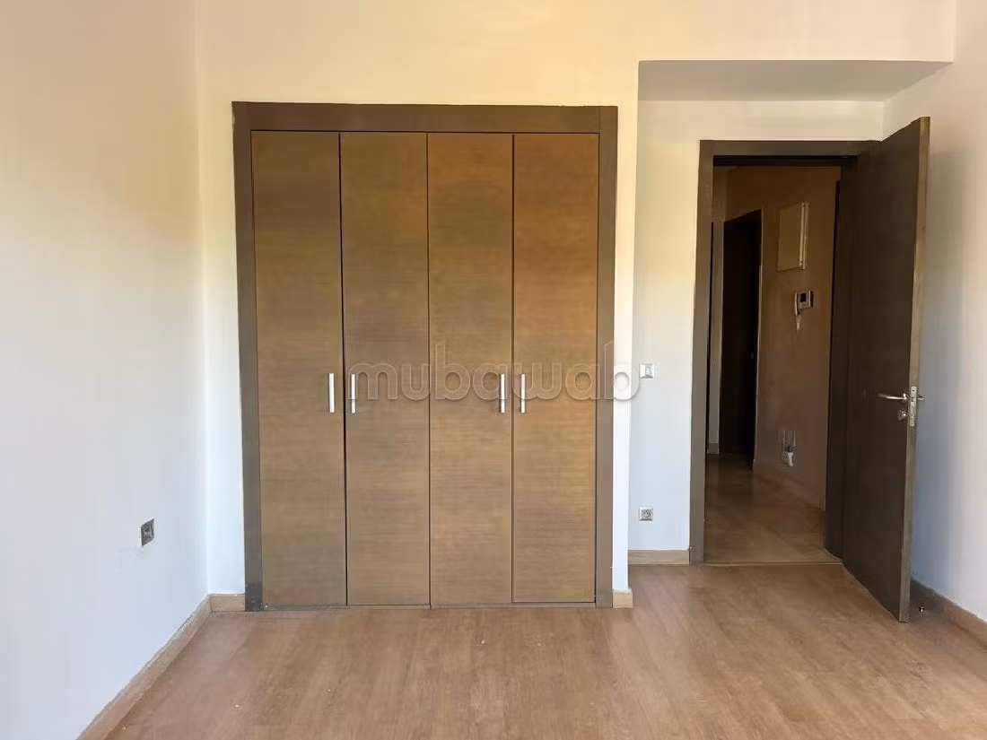 Superbe villa vide à louer à Bouskoura