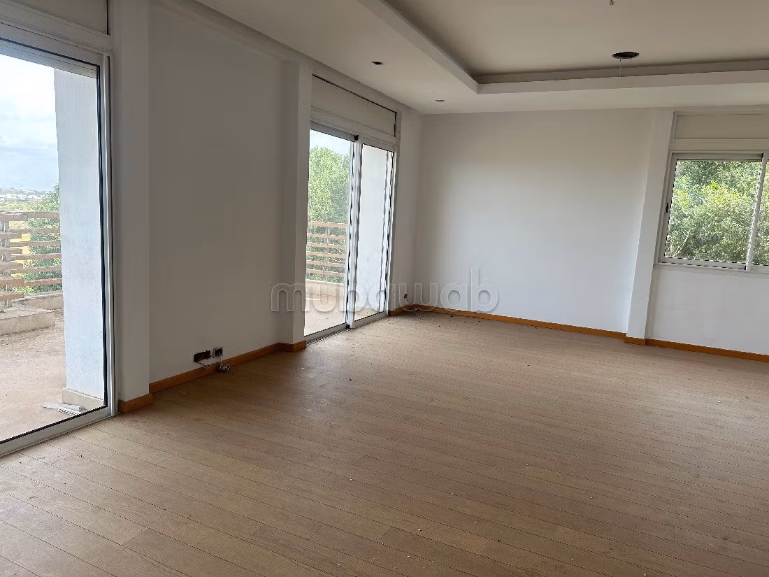 Te huur: villa's en luxe woningen. Totale oppervlakte 1500 m². Garage en mooi terras. 