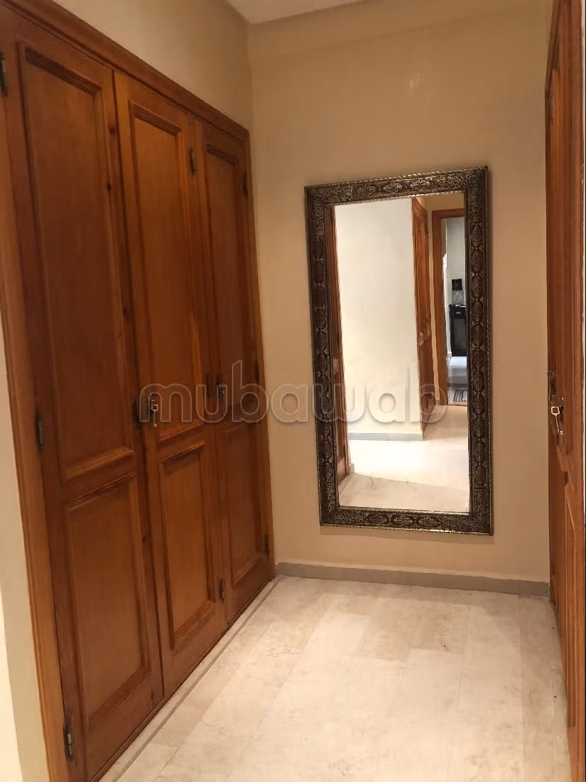 Rent an apartment in Guéliz. Dimension 96 m². General satellite dish system, On site security.