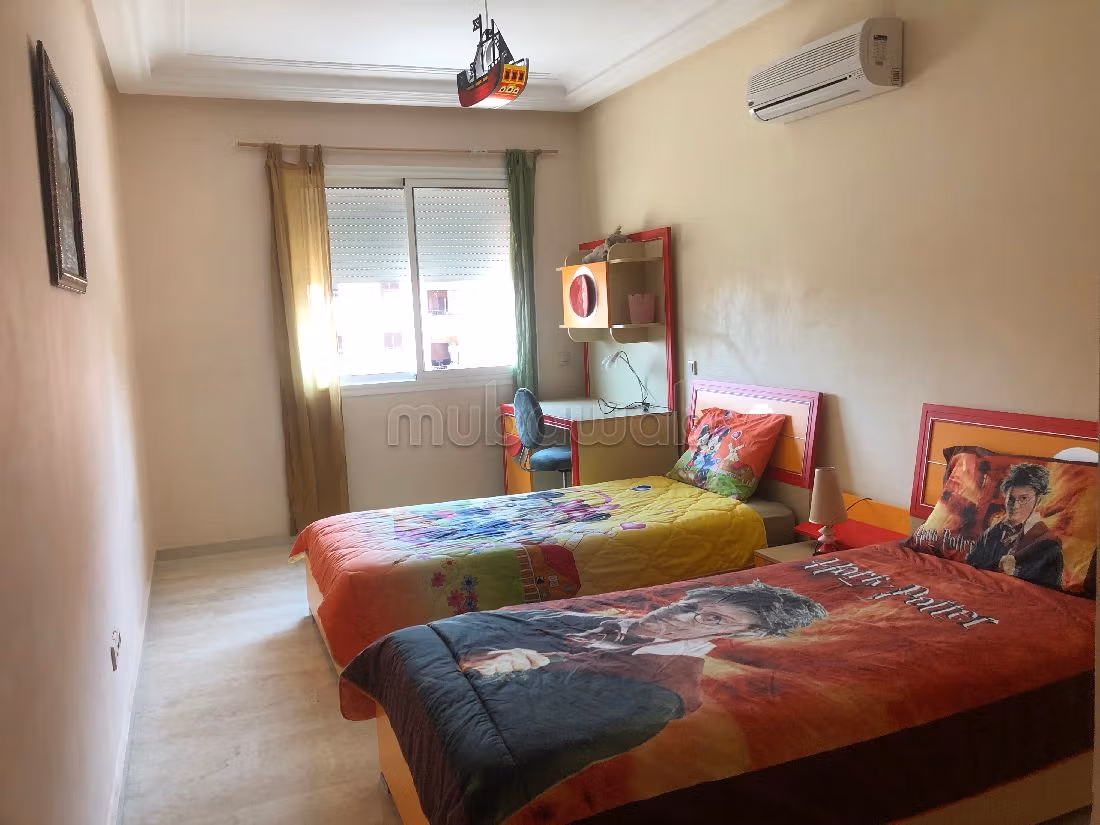 Rent an apartment in Guéliz. Dimension 96 m². General satellite dish system, On site security.