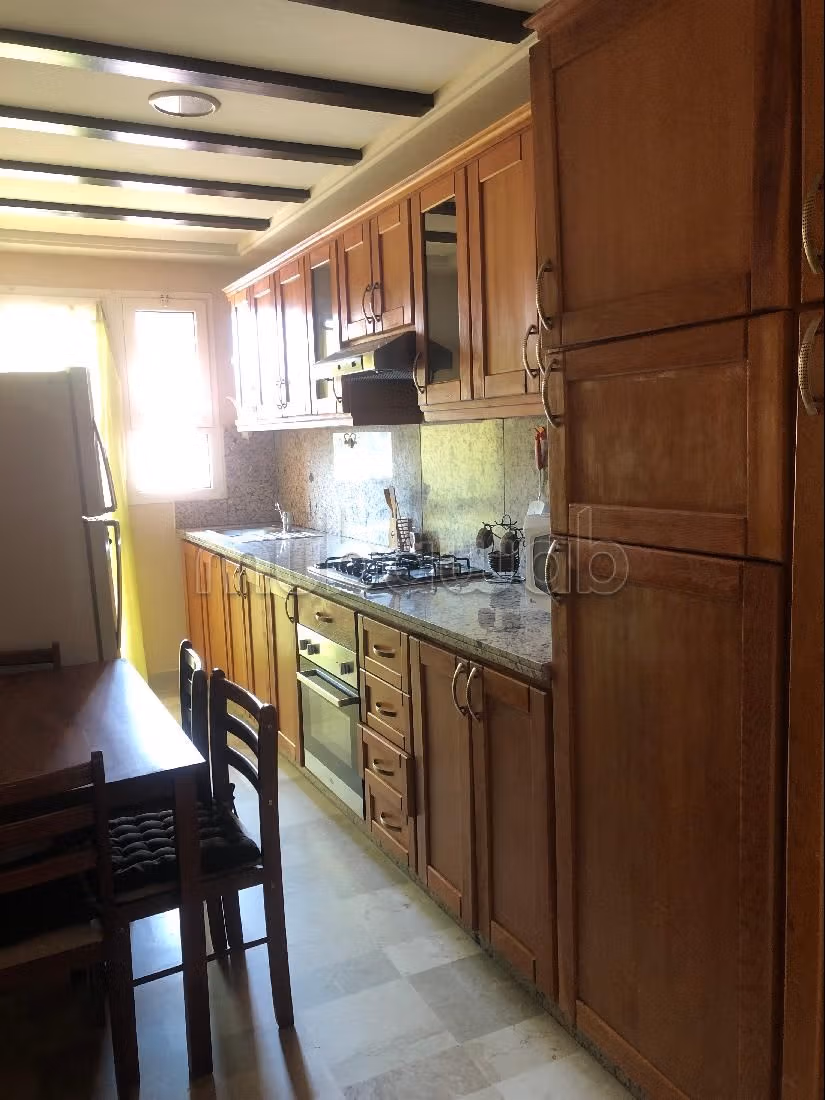 Rent an apartment in Guéliz. Dimension 96 m². General satellite dish system, On site security.