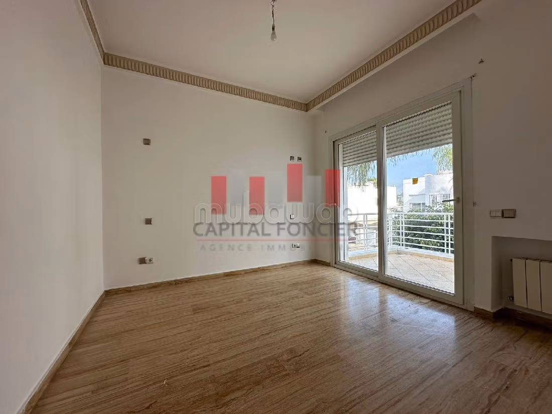 Eccezionale casa di lusso in affitto a Californie. Superficie totale 600 m². Camino e aria condizionata