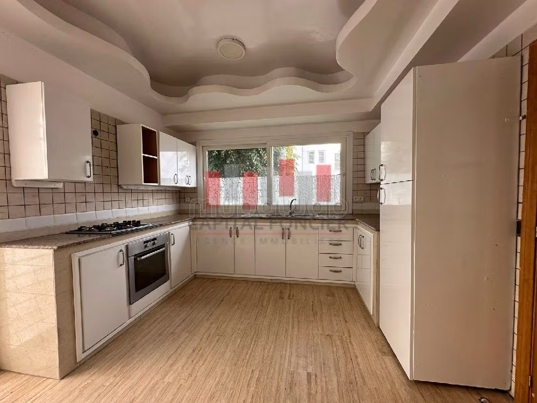 Eccezionale casa di lusso in affitto a Californie. Superficie totale 600 m². Camino e aria condizionata