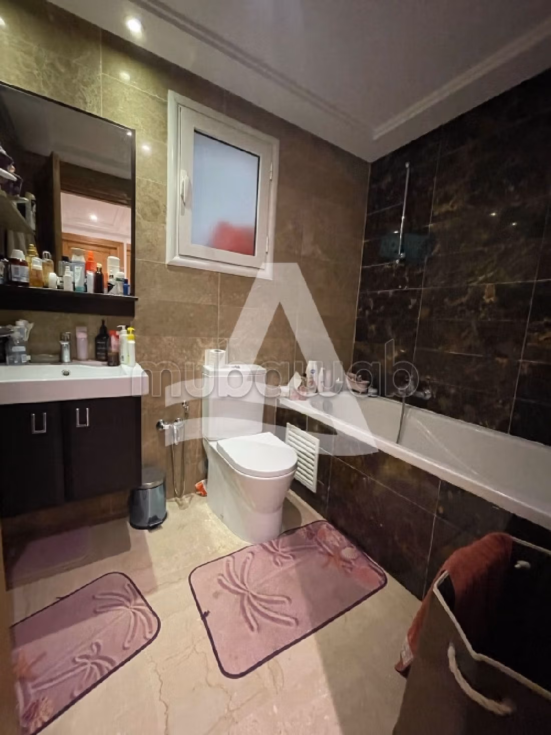 Apartment for sale in Les Jardins de Carthage. Large area 133 m². Terrace and lift. 