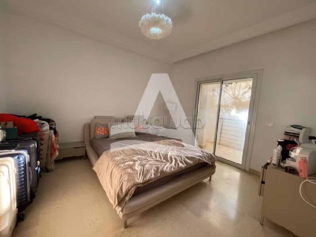 Apartment for sale in Les Jardins de Carthage. Large area 133 m². Terrace and lift. 