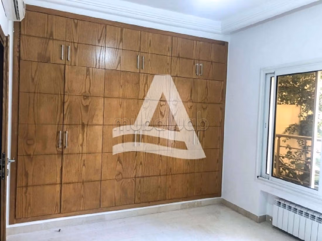 Apartment for sale in Les Jardins de Carthage. Large area 133 m². Terrace and lift. 