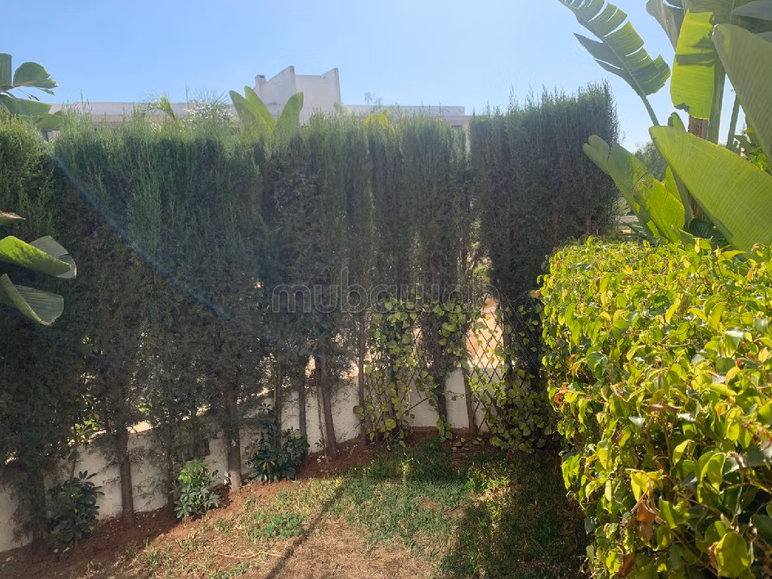 شقة رائعة للإيجار ب المدينة الخضراء. 2 غرف رائعة. حديقة ومرآب