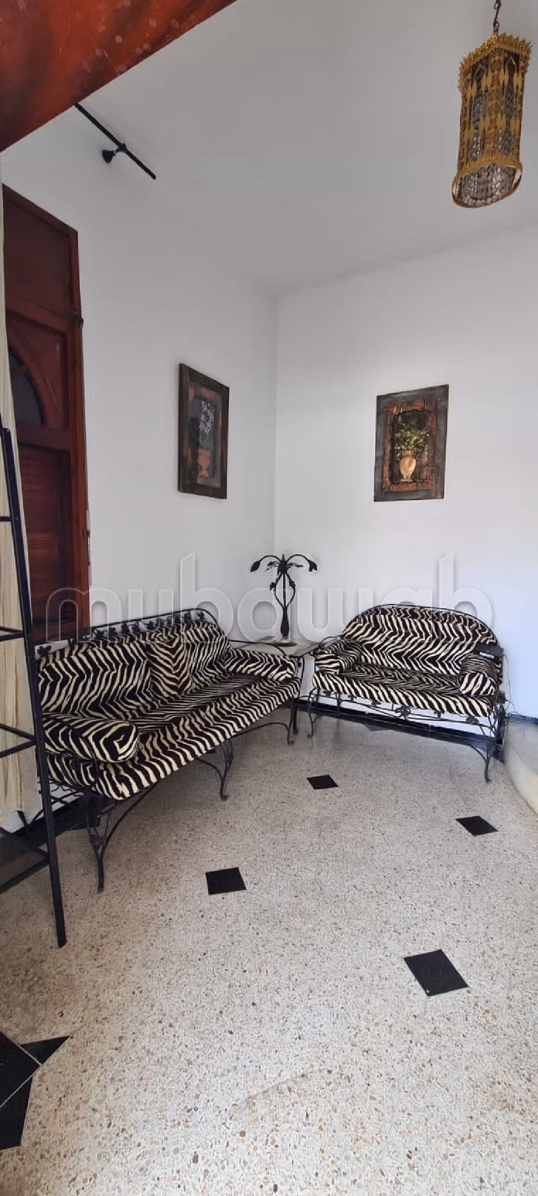 فيلا فاخرة للبيع ب بئر الرامي الشرقية. 6 غرف جميلة. حديقة وشرفة