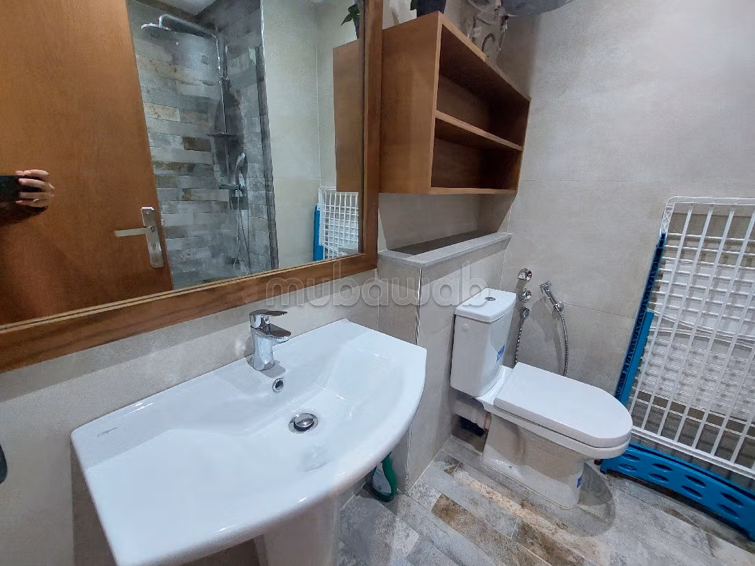 Spacieux studio neuf avec grand balcon