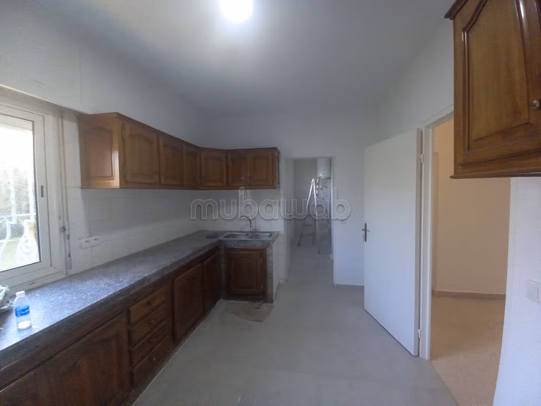 Appartementen huren in Riviera. Oppervlakte 140 m². Tuin en lift. 