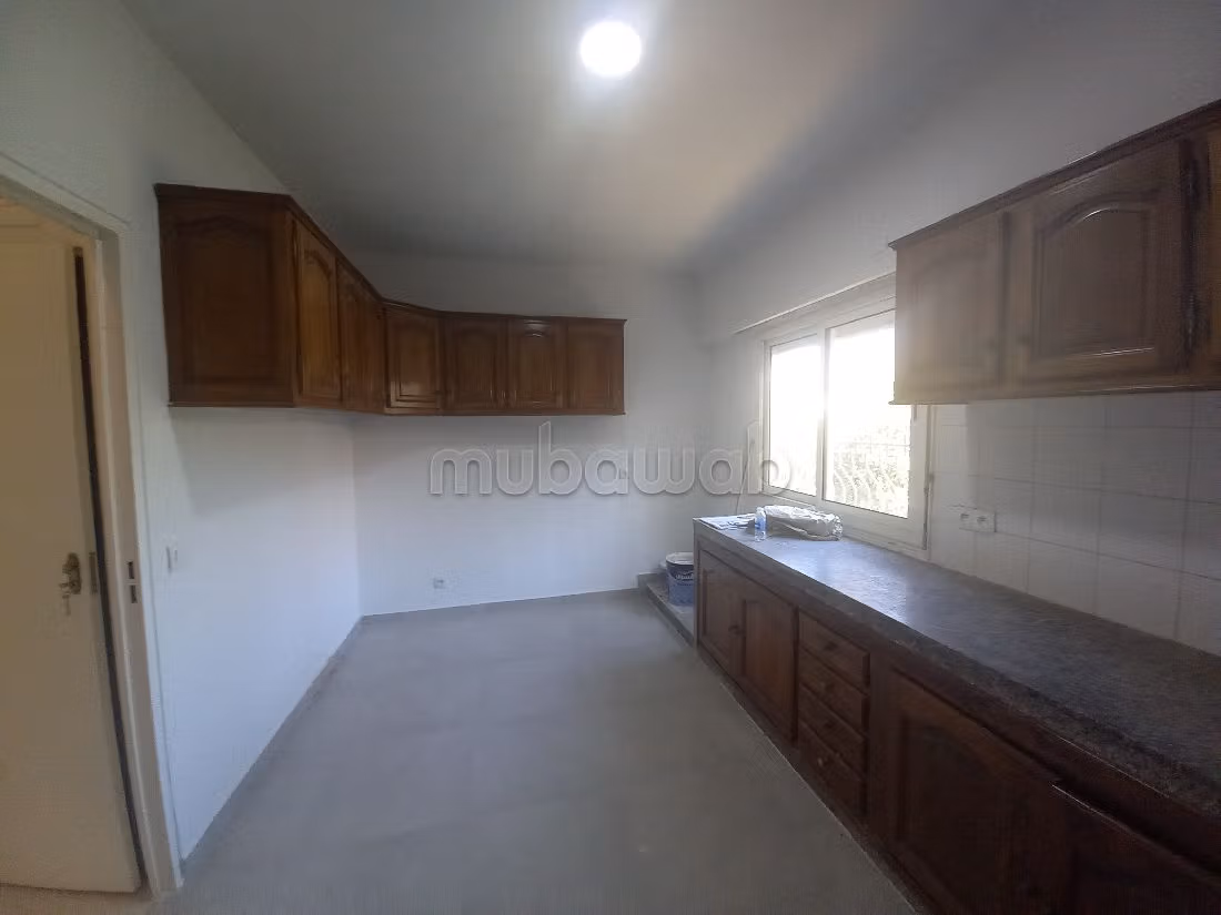 Appartementen huren in Riviera. Oppervlakte 140 m². Tuin en lift. 