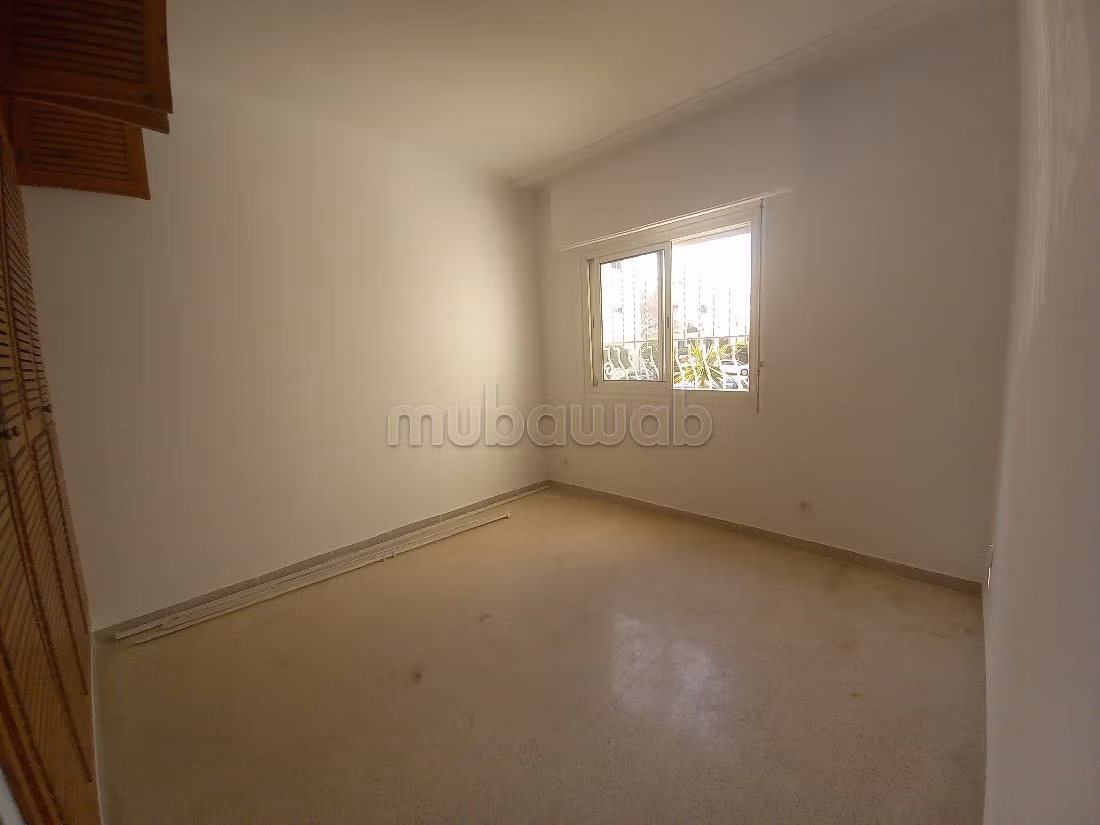 Appartementen huren in Riviera. Oppervlakte 140 m². Tuin en lift. 