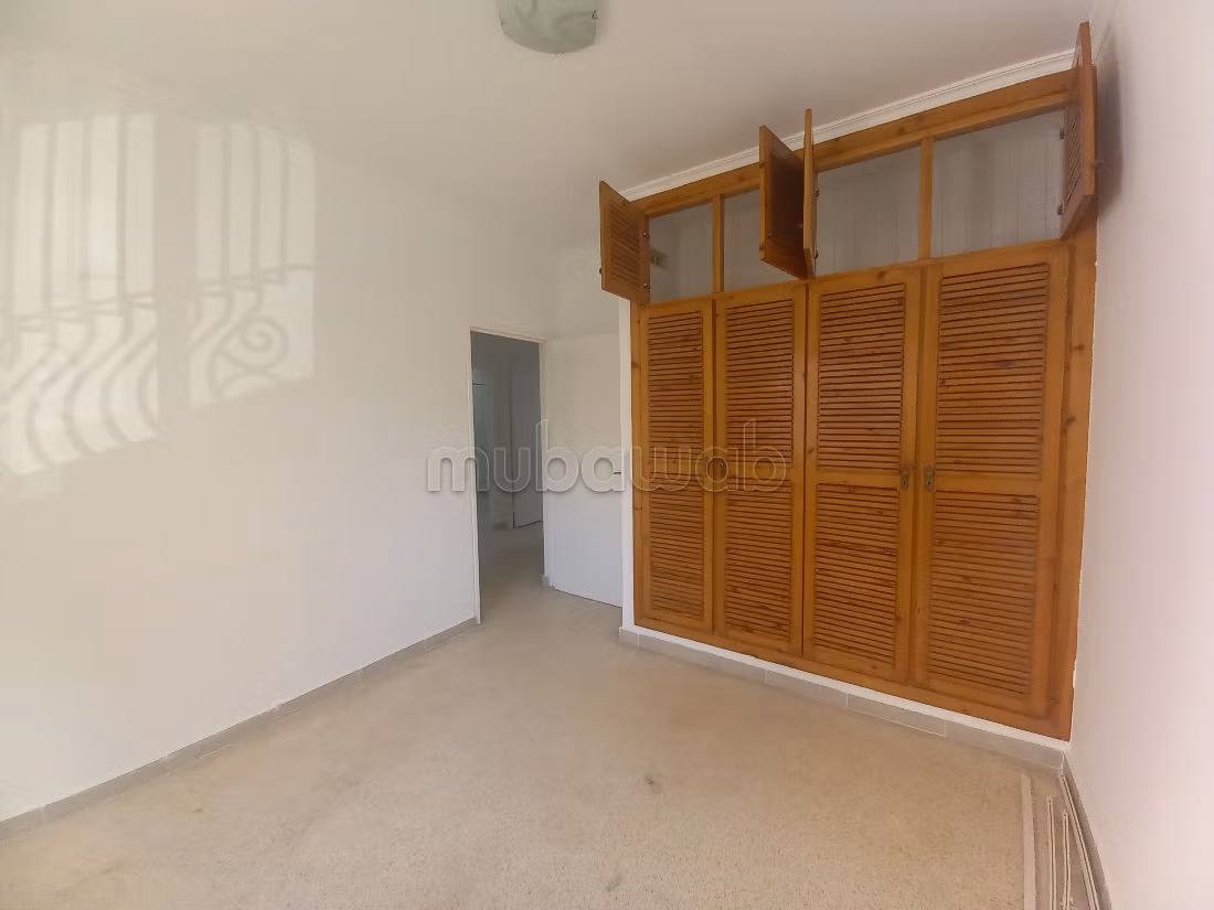 Appartementen huren in Riviera. Oppervlakte 140 m². Tuin en lift. 