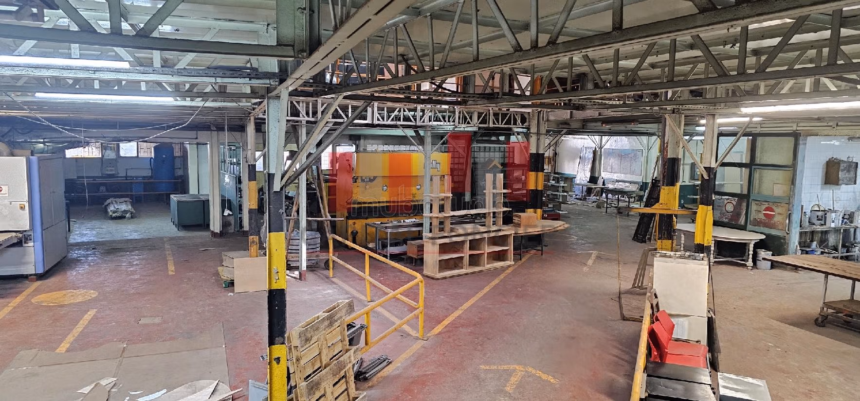 Hangar industriel de 1800 m de surface idéal pour production ou stockage a ain sebaa a la location