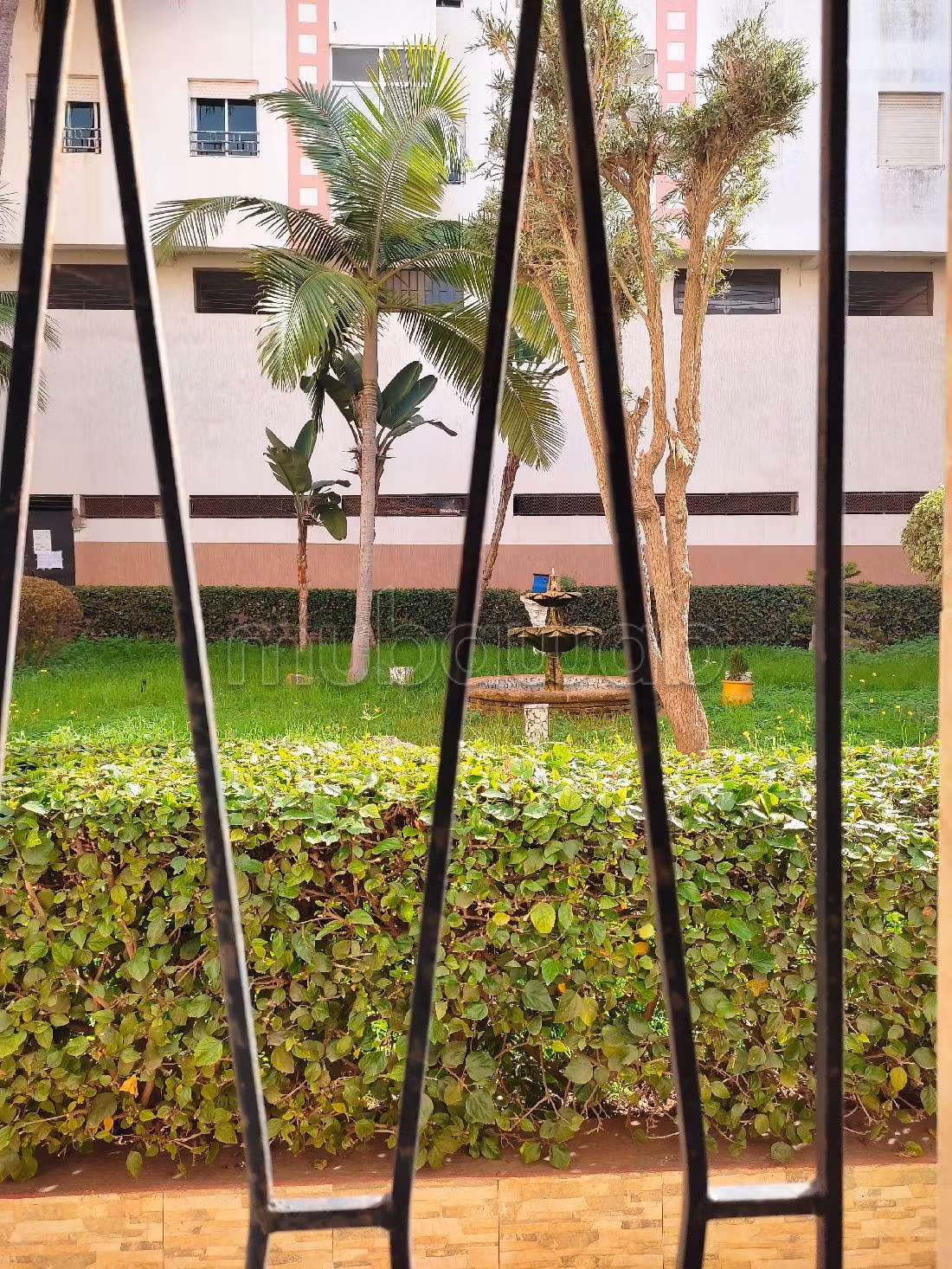 شقة جميلة للبيع ب الوفاق. 2 غرف رائعة. صالون مغربي، و خدمة الأمن والحراسة