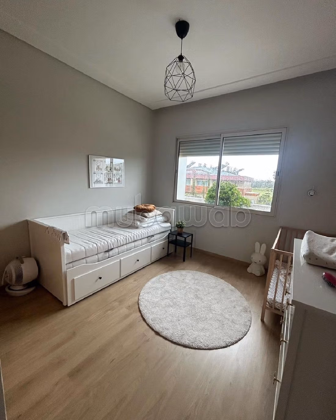 Maestosa villa in affitto. 4 belle camere da letto. Camino e piscina. 