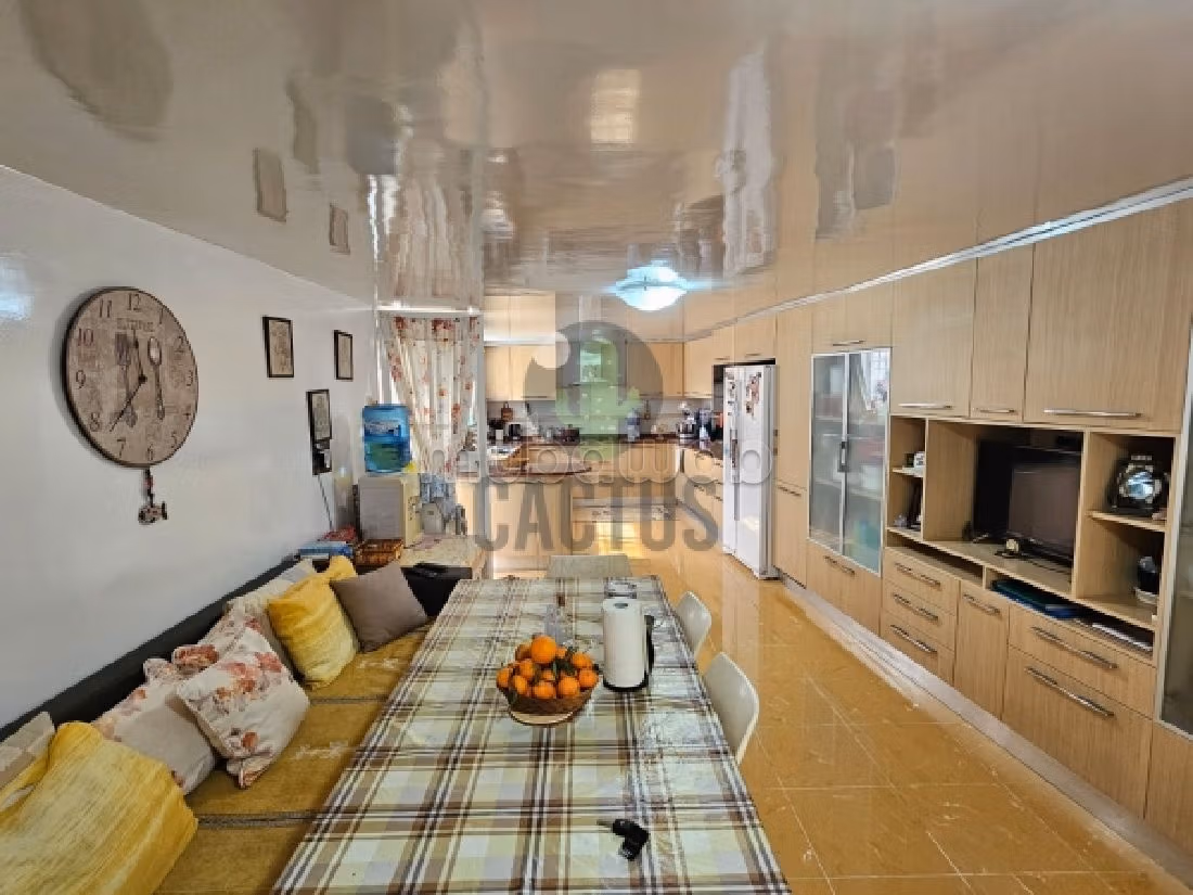 À vendre Villa de 380m² sur un terrain de 505m² à