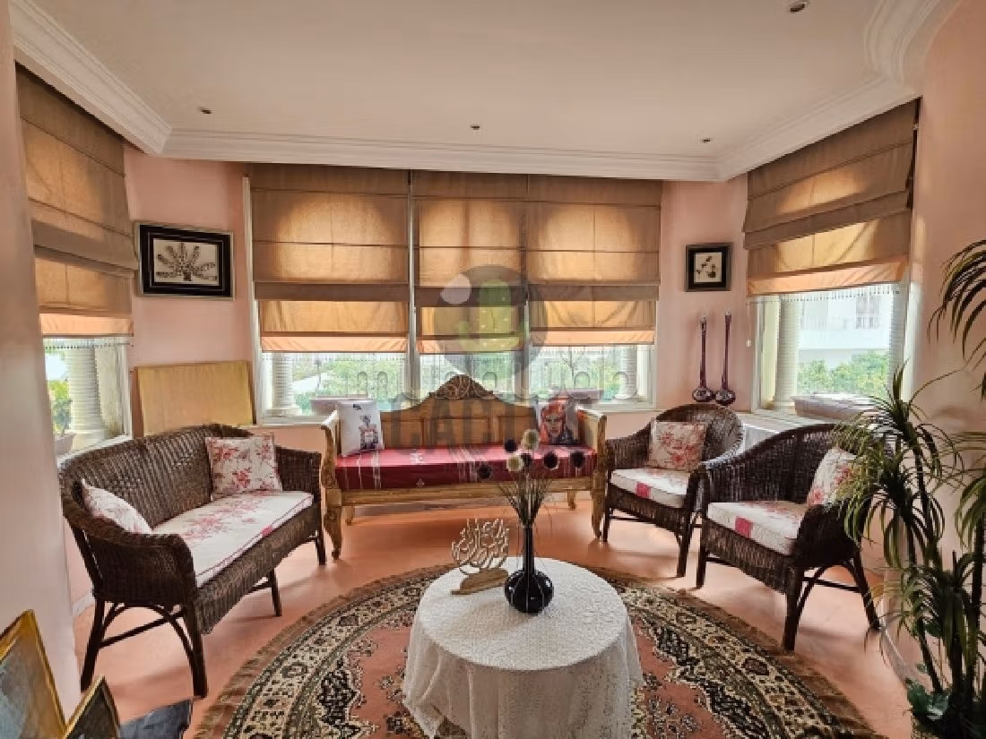 À vendre Villa de 380m² sur un terrain de 505m² à