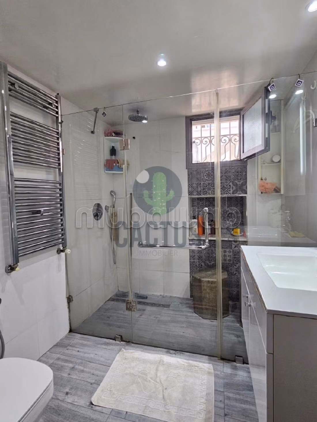 À vendre Villa de 380m² sur un terrain de 505m² à