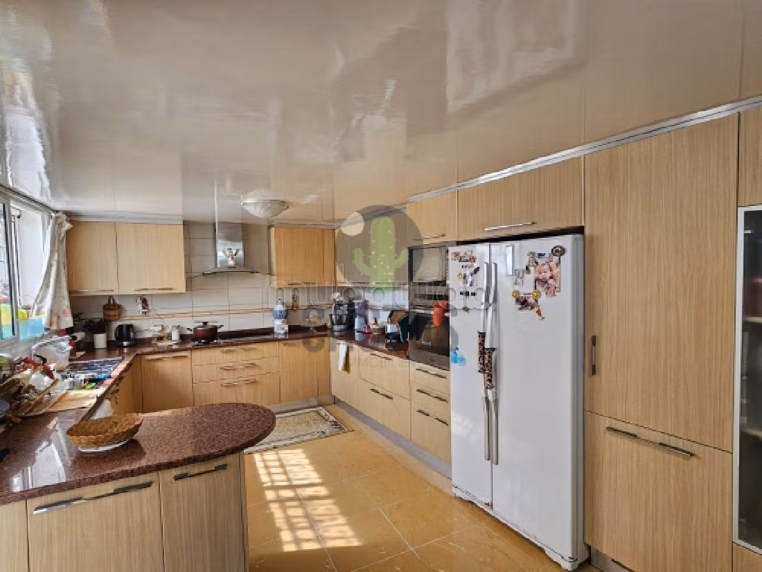 À vendre Villa de 380m² sur un terrain de 505m² à
