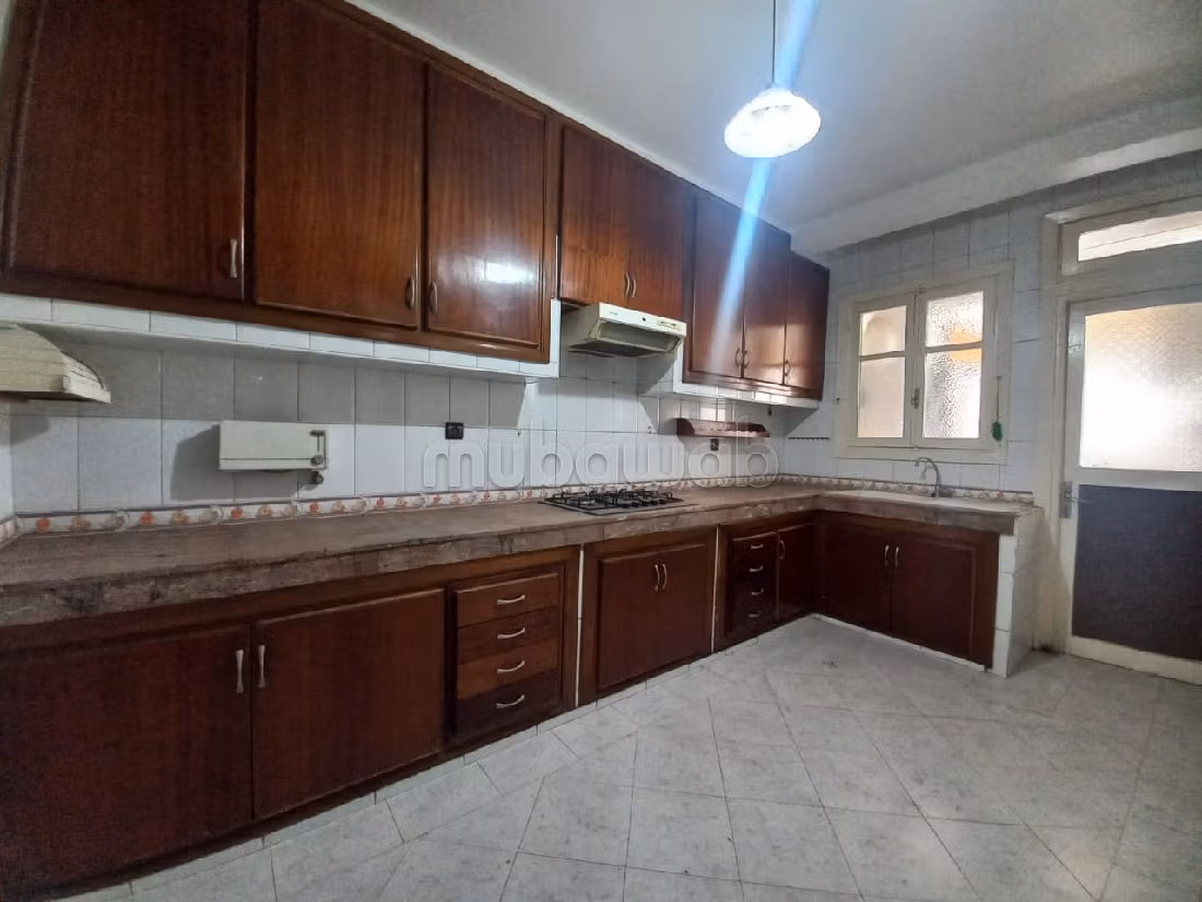 شقة رائعة للبيع براسين. 5 قطع. فرن. 