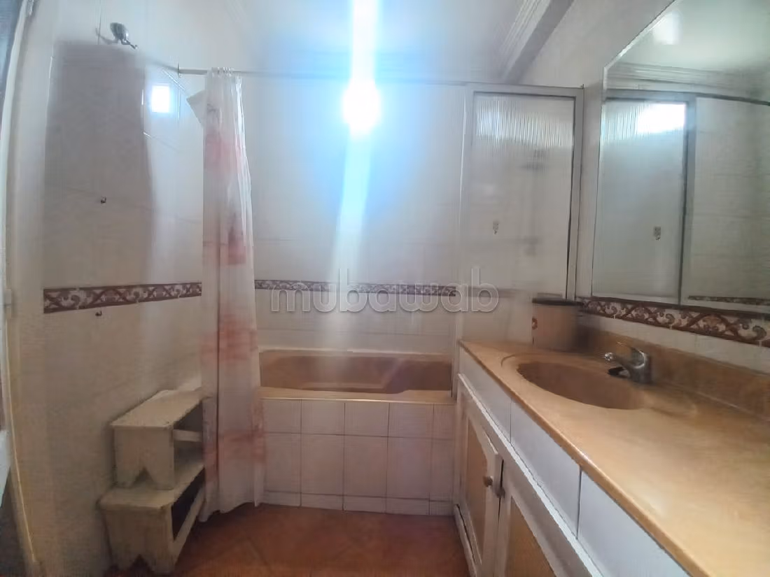 شقة رائعة للبيع براسين. 5 قطع. فرن. 