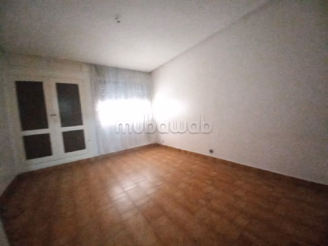 شقة رائعة للبيع براسين. 5 قطع. فرن. 