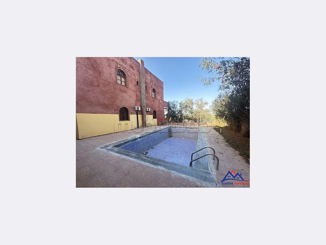 Se vende villa de lujo en Route de l'Ourika. 8 dormitorios. Hermosa terraza y jardín