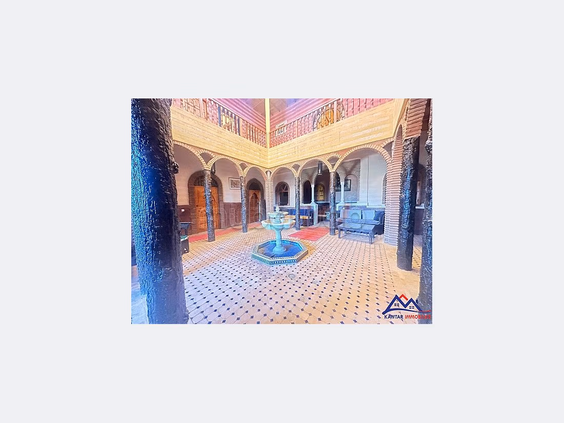 Se vende villa de lujo en Route de l'Ourika. 8 dormitorios. Hermosa terraza y jardín