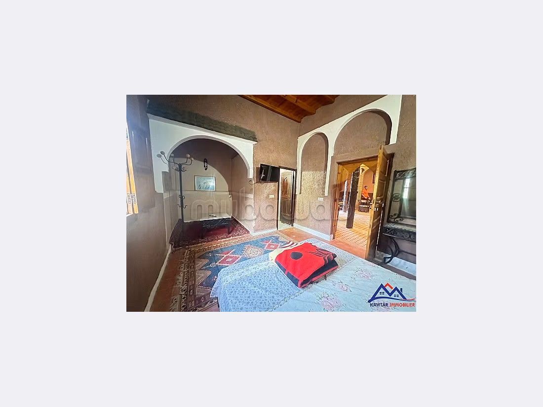 Se vende villa de lujo en Route de l'Ourika. 8 dormitorios. Hermosa terraza y jardín