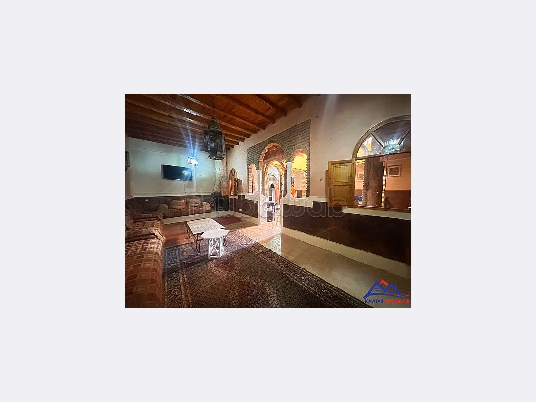 Se vende villa de lujo en Route de l'Ourika. 8 dormitorios. Hermosa terraza y jardín