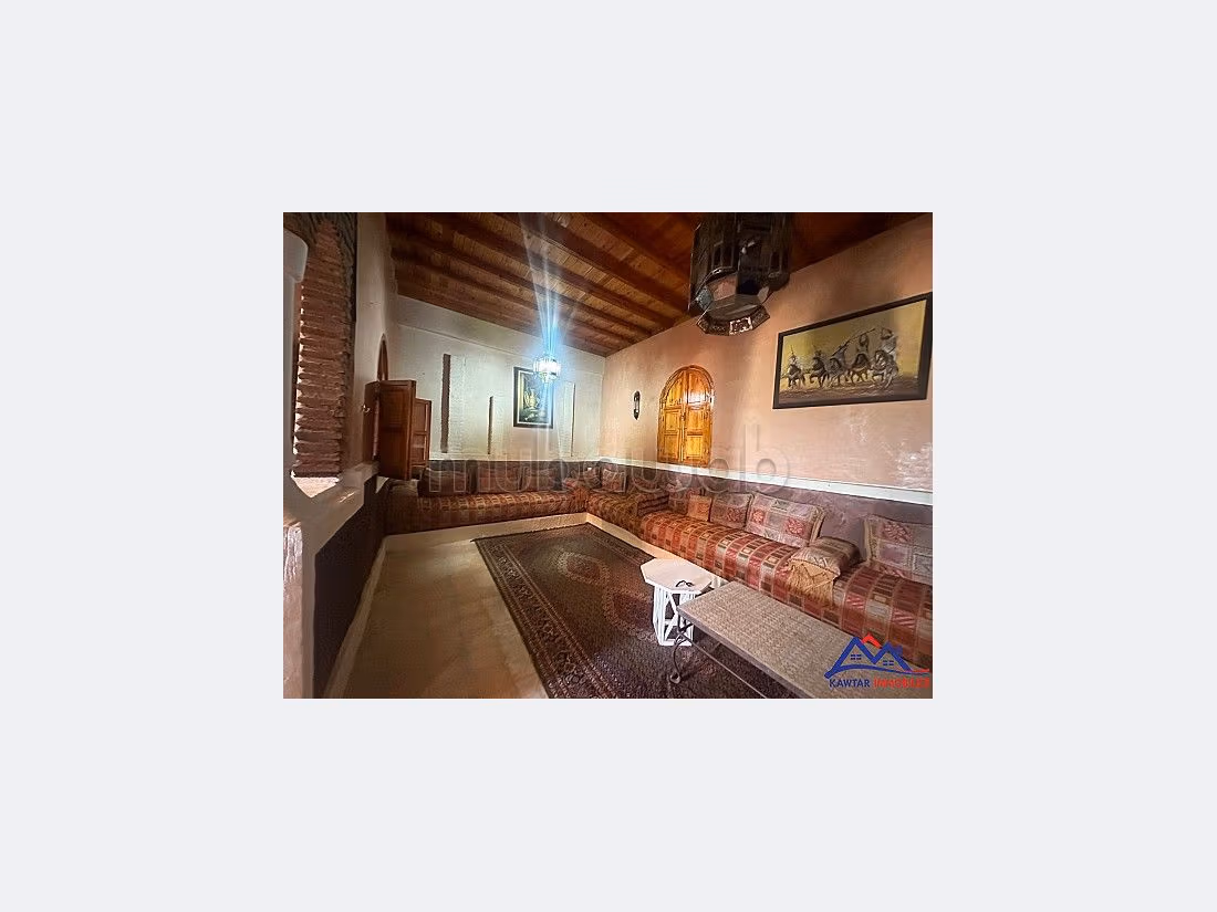 Se vende villa de lujo en Route de l'Ourika. 8 dormitorios. Hermosa terraza y jardín