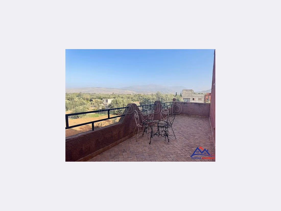 Se vende villa de lujo en Route de l'Ourika. 8 dormitorios. Hermosa terraza y jardín