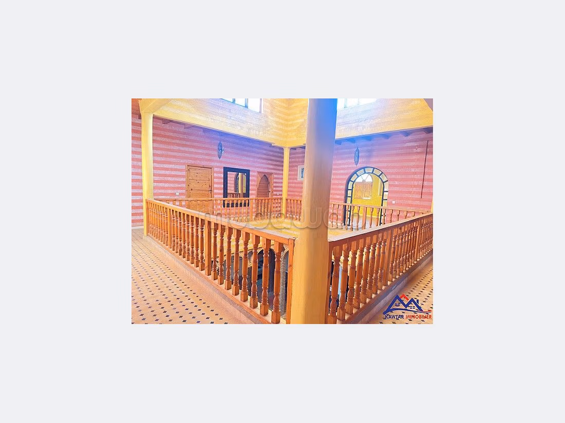 Se vende villa de lujo en Route de l'Ourika. 8 dormitorios. Hermosa terraza y jardín