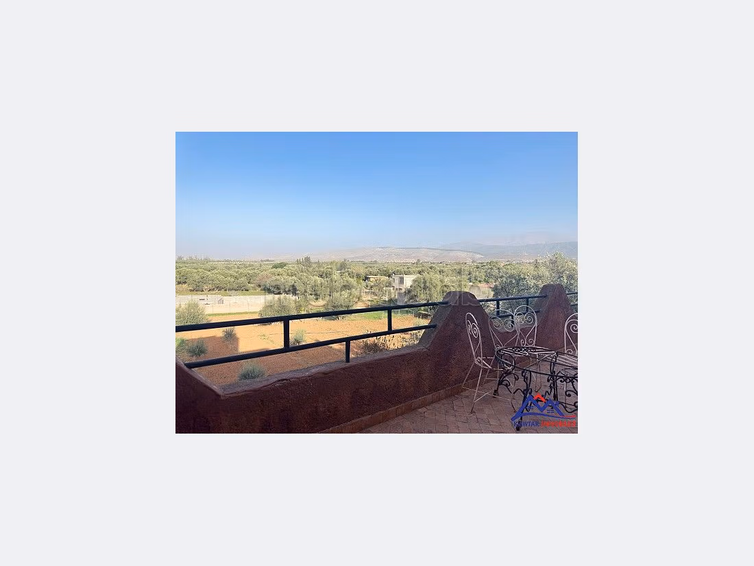 Se vende villa de lujo en Route de l'Ourika. 8 dormitorios. Hermosa terraza y jardín